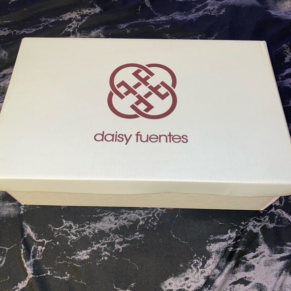 Daisy Fuentes Sneakers - Picture 7 of 7